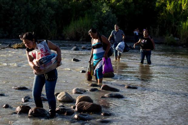 La OEA: cierre de fronteras lleva a venezolanos a huir por trochas o por el mar
