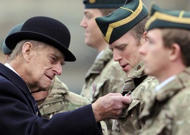 El duque de Edimburgo en una visita a un regimiento militar en en Paderborn, Alemania, en 2014. 