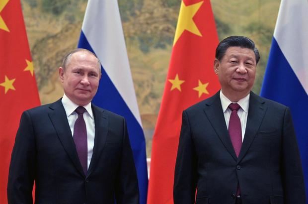 Los presidentes chino, Xi Jinping,(i) y ruso, Vladimir Putin (d), este viernes en Pekín.