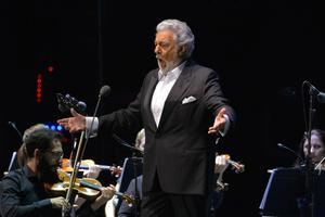 Placido Domingo, una voz de oro por la que los años pasan de largo