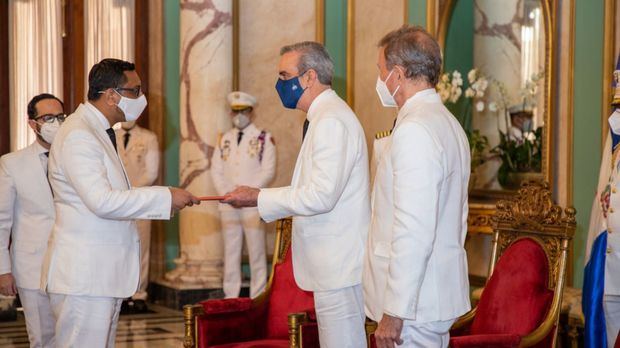 Presidente Luis Abinader recibe cartas credenciales de embajadores