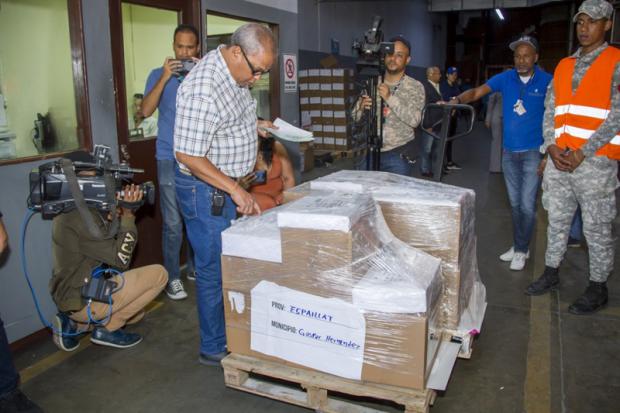 JCE inicia traslado de boletas de elecciones extraordinarias municipales hacia almacén 
