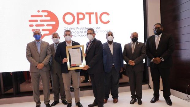 La premiación de la OPTIC donde reconoció al Hospital Pediátrico Dr. Hugo Mendoza, HPHM. 