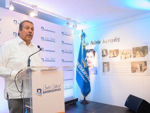 Manuel Enrique (Manolito) Tavárez, en representación de la familia Mirabal, agradeció el homenaje.