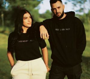 Modelo diseñado para la marca God Never Fails.