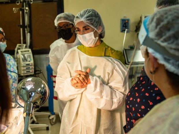 La primera dama, Raquel Arbaje, visitó este viernes el Hospital Infantil Dr. Robert Reid Cabral.