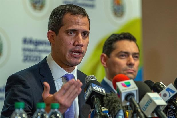 El líder opositor y presidente de la Asamblea Nacional (Parlamento) de Venezuela, Juan Guadió, fue registrado este sábado al atender a la prensa, en Miami, Florida, EE.UU. 