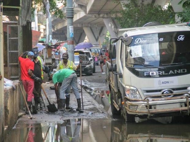 Las brigadas han trabajado hasta por 24 horas en algunos puntos para evitar inundaciones.