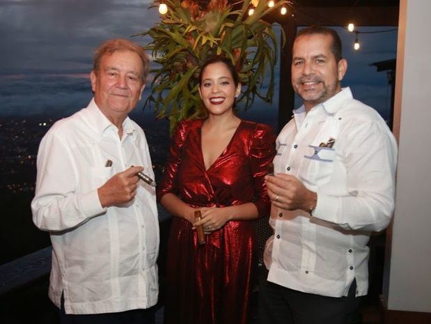 Hendrik Kelner, Nirka Reyes junto a Yuri Guillén.