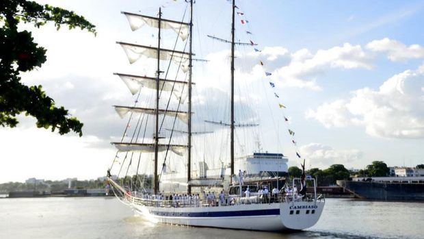 Despedida del crucero de instrucción para guardiamarinas de la academia naval “Otoño 2020”.