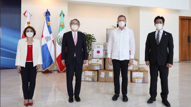 En el acto de entrega de los donativos estuvieron representados por el Excelentísimo señor Hiroyuki Makiuchi, Embajador del Japón en RD, el señor Kondo Takayuki, Representante Residente de la JICA y la señora Martha Tapia Benavides, Encargada de Negocios de México.