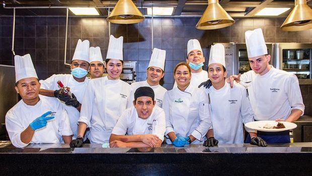 Chef María Marte y su equipo.