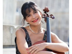 El canto del cisne negro de la violoncellista dominicana Nicole Peña Comas ya suena en la radio de Austria