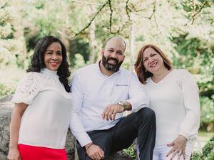 Lourdes Natera, Jovanny Romero y Nancy Reyes.