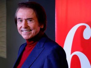 Raphael presentó su esperado disco donde celebra 60 años en los escenarios