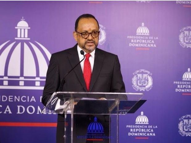 Consultor jurídico del Poder Ejecutivo, Antoliano Peralta Romero, en rueda de prensa en el Palacio Nacional.