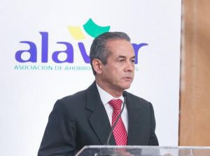 Alaver reduce los intereses de sus tarjetas de crédito