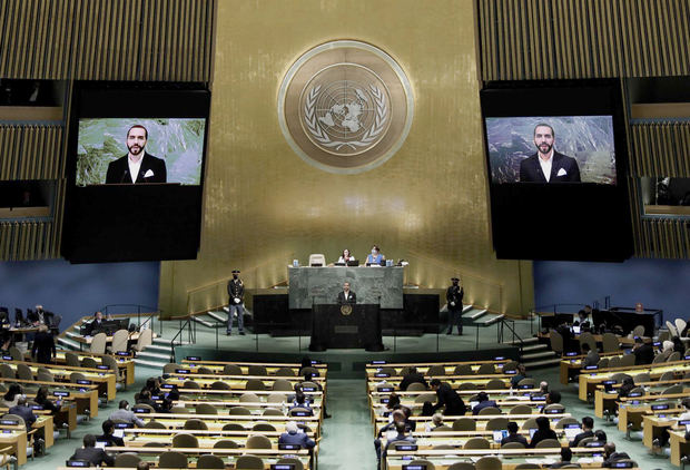 El presidente de la República de El Salvador, Nayib Armando Bukele, pronuncia su discurso durante el Debate General 77 dentro del Salón de la Asamblea General en la Sede de las Naciones Unidas.