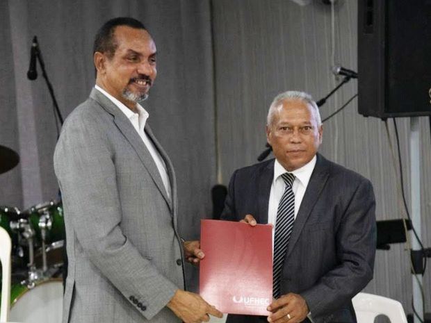 Rector Nacional de la Universidad Federico Henríquez y Carvajal (UFHEC), Lic. Alberto Ramírez Cabral y el presidente de FEDEDOMIPAL, Víctor Rodríguez.