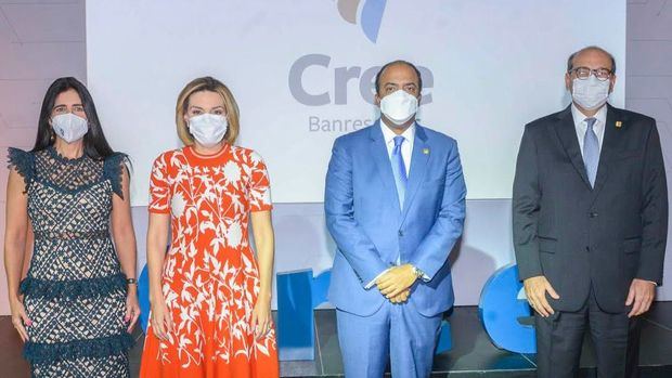 Raquel Giraldez, directora de Sostenibilidad y Responsabilidad Social; Noelia García de Pereyra, presidenta del Voluntariado Banreservas; Samuel Pereyra, administrador general de Banreservas, y Jean Haché, presidente del Comité de Sostenibilidad y Responsabilidad Social de esa institución financiera. 