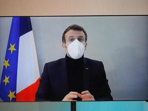 Macron pone rumbo a su reelección 2022
 

 