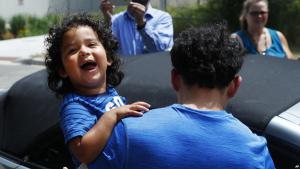 EE. UU. liberará familias migrantes, vuelve política de 