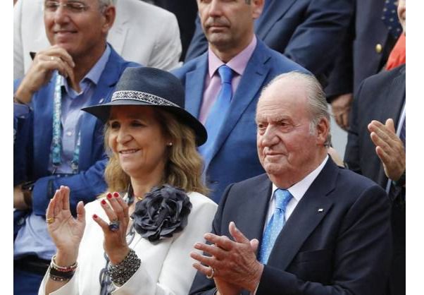 La infanta Elena esta en Emiratos con el rey Juan Carlos.