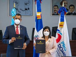Prodominicana y la Dirección General de Migración firman acuerdo de Cooperación Interinstitucional