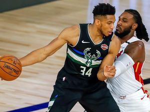 112-109: Los Bucks sufren al final para superar a los Mavericks de Doncic