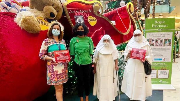 Andreina Ormas de Aldeas Infantiles SOS, Pamela Rodríguez, Sor María Romero, Sor Juliana Bailon,   de Hogar de Ancianos San Francisco de Asís.