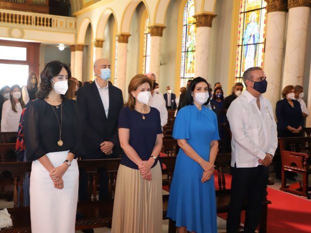 Presidente Luis Abinader participa en misa por Día de Nuestra Señora de la Altagracia.
