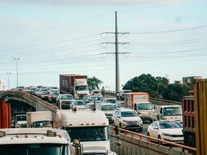 Industriales de Haina piden resolver extensos tapones en peaje del KM 12