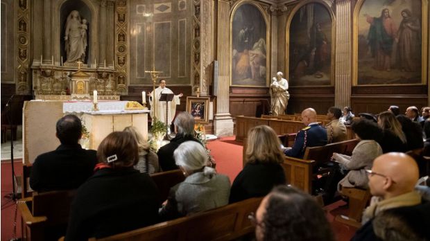 Dominicanos en Francia conmemoran el Día de la Virgen de la Altagracia