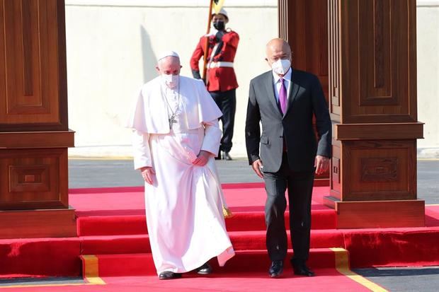 El papa llega a Irak.