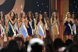 Fotografía cedida por Miss Universo donde aparece Miss Universo Venezuela 2022, Amanda Dudamel en escenario durante la final del certamen de belleza hoy sábado 14 de enero en el Ernest N. Morial Convention Center en Nueva Orleans (Estados Unidos). 