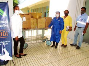 Directivos de CAEI realizan tercer aporte de equipos de protección a Hospital Jaime Oliver Pino de San Pedro de Macorí­s