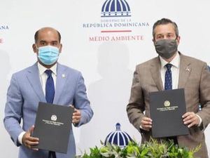 Firma de acuerdo Ministerio de Medio Ambiente y Seguros Reservas