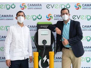 Cámara de Santo Domingo inaugura estación de carga para vehículos eléctricos