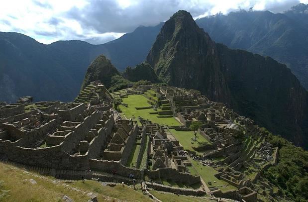 Fotografía de archivo del 01 de agosto de 2015 de una panorámica de la ciudadela incaica de Machu Picchu. 