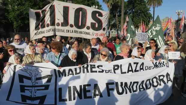 Las Madres y Abuelas de Plaza de Mayo, en una fotografía de archivo.
