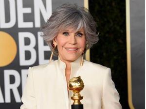 Jane Fonda reivindica en los Globos de Oro el poder 
