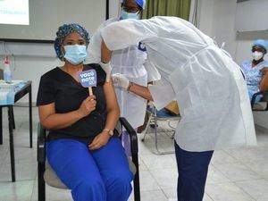 Centro de Gastroenterología inicia jornada de vacunación contra el Covid -19