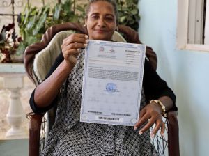 274 familias reciben del presidente Abinader certificados de títulos en Villa Altagracia