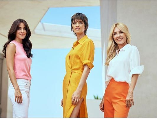 Macarena García, Sara Carbonero y Cayetana Guillén Cuervo, posan al más puro estilo de las protagonistas de la serie "Los Ángeles de Charlie". EFE/L'Oreal.