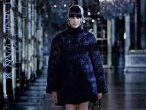 El oscuro cuento de hadas de Dior convierte Versalles en una pasarela