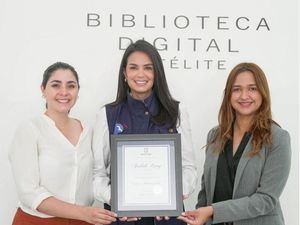 Judith Cury recibe la distinción de “Visita Honorable” de la Alcaldí­a de San Salvador