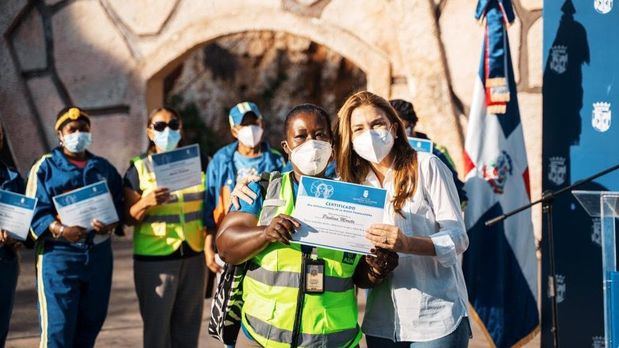 ADN reconoce a más de 900 servidoras de Aseo Urbano y Gestión Ambiental por Día Internacional de la Mujer.