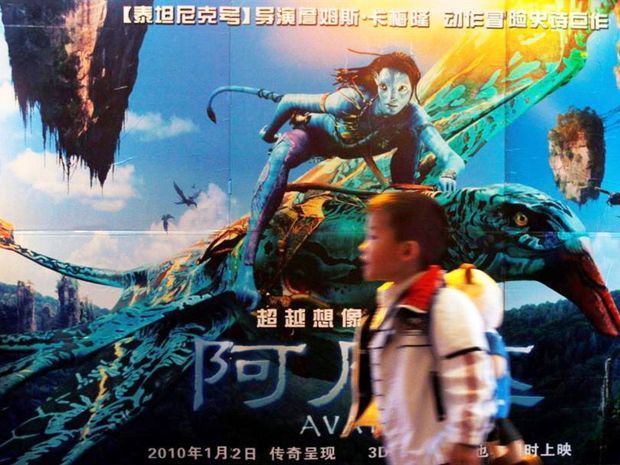 Avatar, la superproducción de 2009 del cineasta canadiense James Cameron, ha vuelto a estrenarse en China, donde el público está acudiendo en masa a los cines tras la relajación de las medidas de confinamiento por el coronavirus.