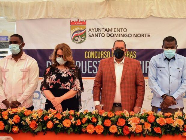 Desiderio Muñoz, Blanca Rodríguez, el Alcalde Carlos Guzmán y Antonio Manuel Rodríguez.