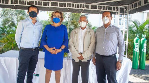 Ing. Zislo Janampa, Dra. Lourdes Perdomo, Dr. Manuel Rodríguez  y Senador Antonio Marte